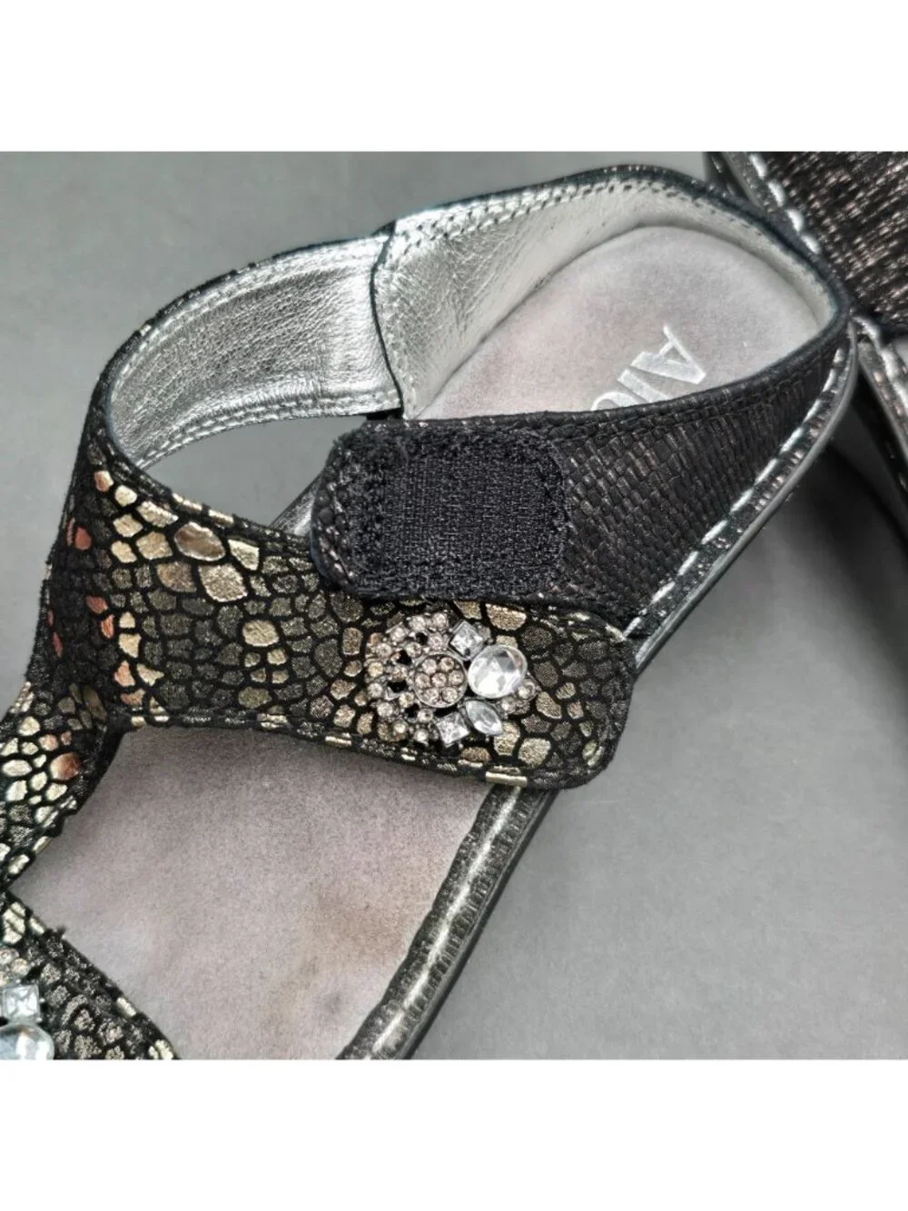 Alegria Lara Pewter Mosaic Wedge Sandals Size 37 T-Strap Comfort Slide - Picture 11 of 13